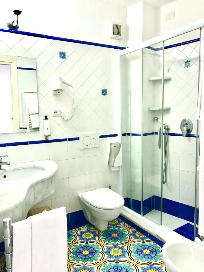 Queen View Apartment - No Kitchen Positano Esterno foto
