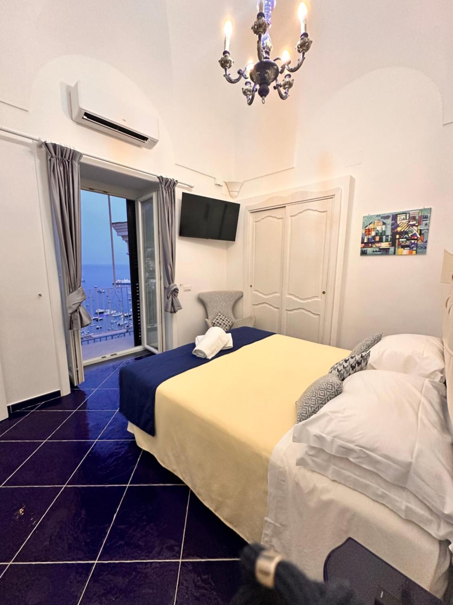 Queen View Apartment - No Kitchen Positano Esterno foto