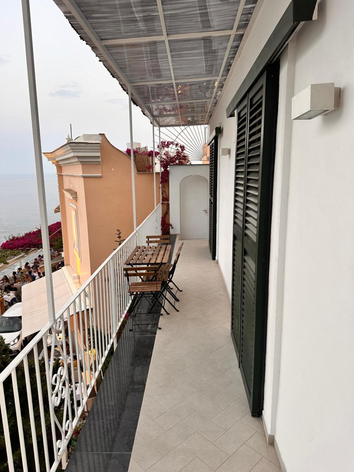 Queen View Apartment - No Kitchen Positano Esterno foto