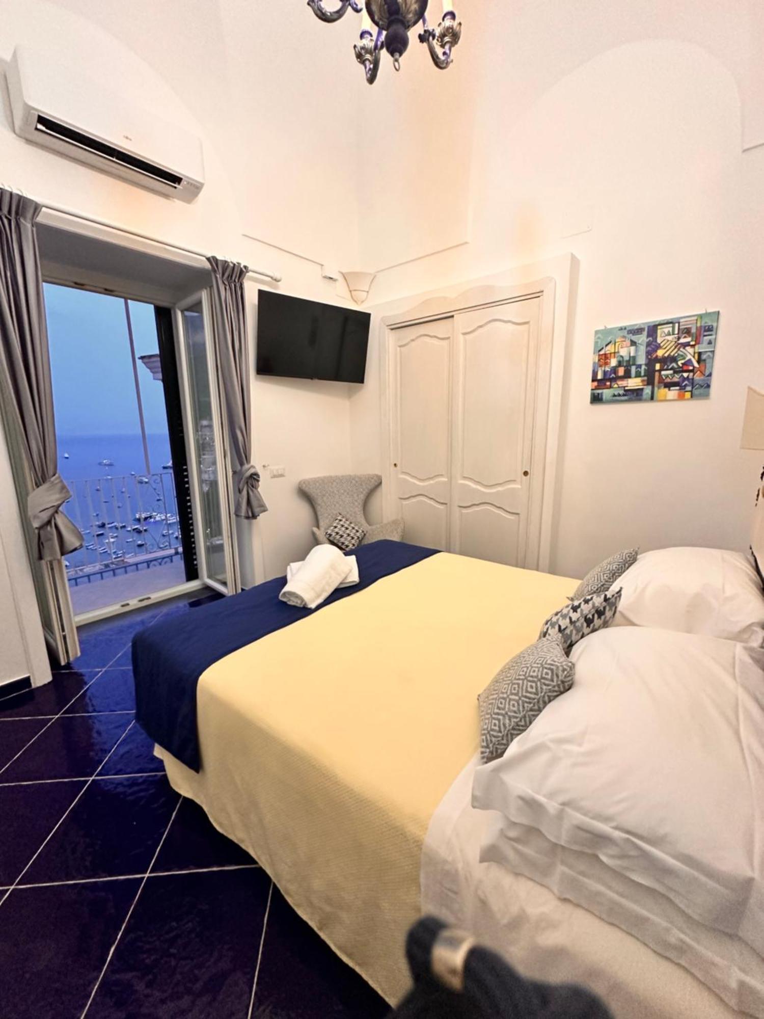 Queen View Apartment - No Kitchen Positano Esterno foto